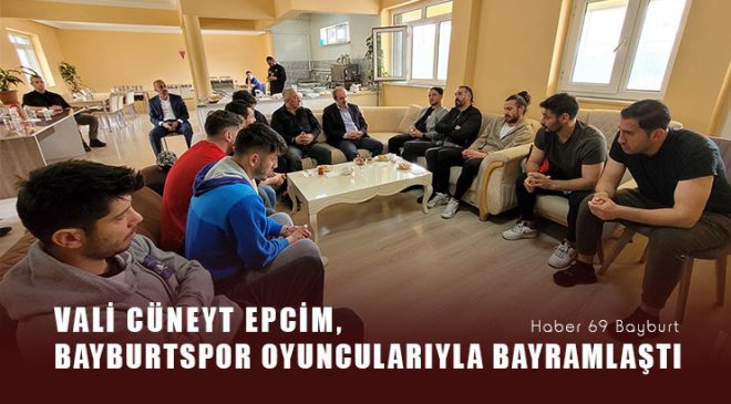 Vali Cüneyt Epcim An Zentrum Bayburt Özel İdare Spor Oyuncularıyla Bayramlaştı
