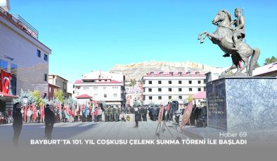 Bayburt’ta 101. Yıl Coşkusu Çelenk Sunma Töreni İle Başladı